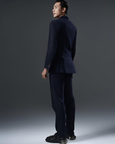 Men’s solid navy suit