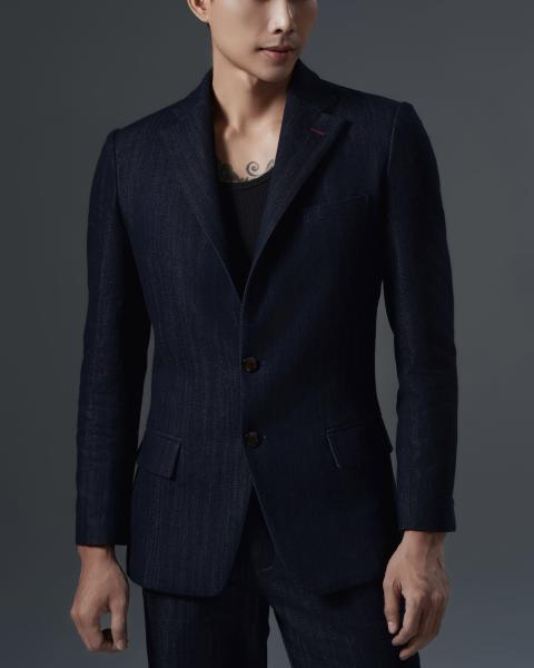 Men’s solid navy suit