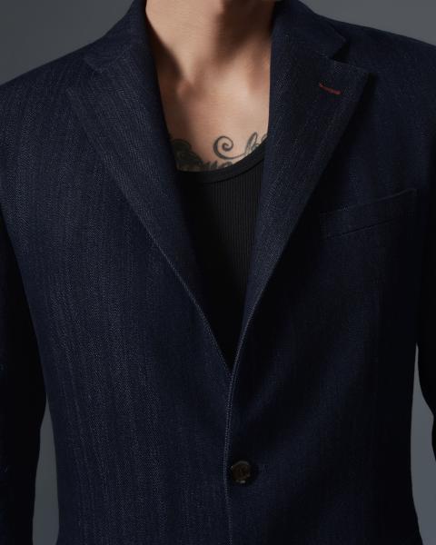 Men’s solid navy suit