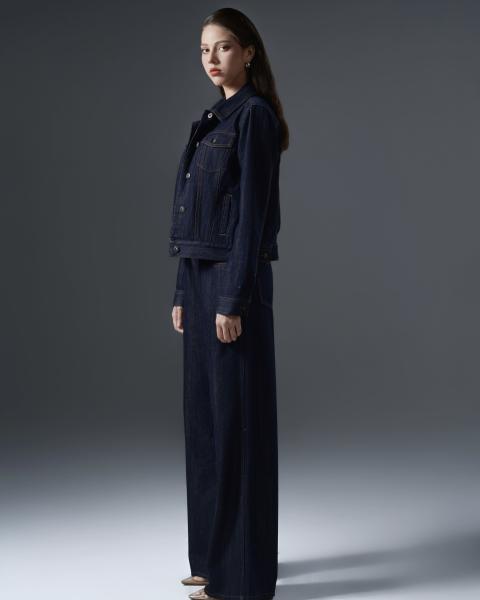 Navy blue women’s denim set with contrast stitching